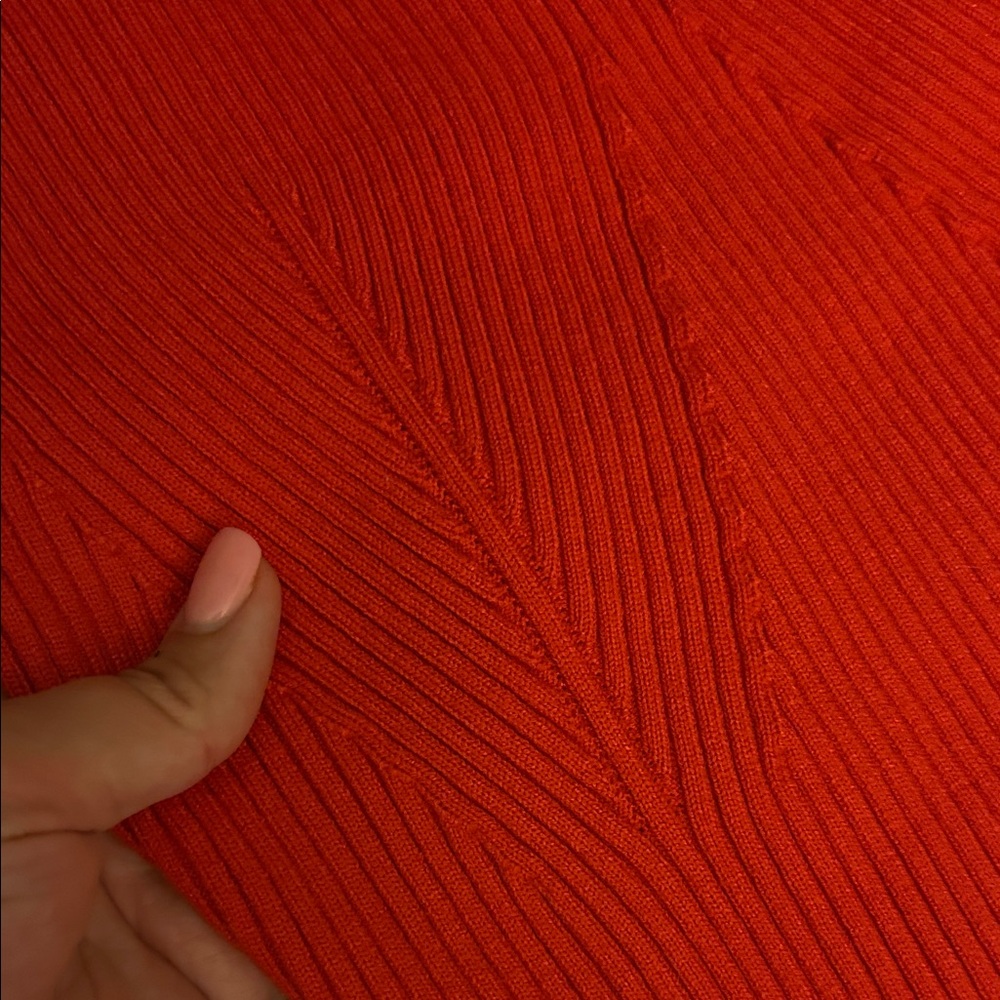 Red Ribbed Fitted Tank Top - Picture 5 of 5